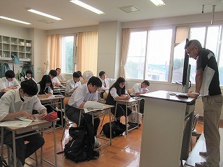 生徒がマップを作成している様子