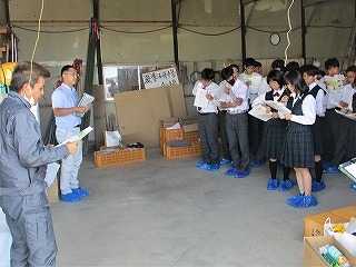 みなくるファーム　経営概要や人材育成に力を入れた法人経営について学ぶ生徒達