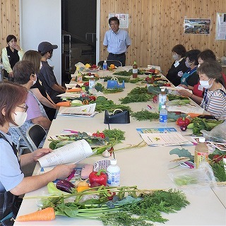 所長より開会のあいさつ「本研修で野菜の魅せ方を学び、地元農産物のPRにつなげてほしい」