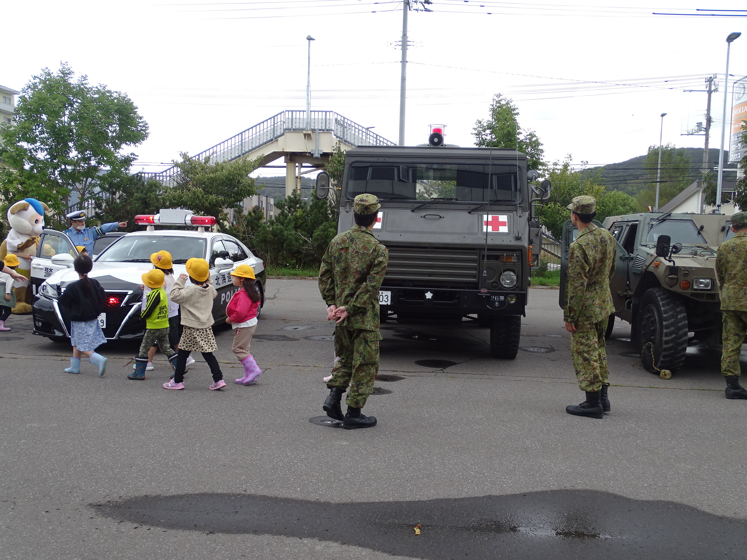 自衛隊車両