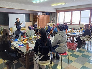 田中常務より、野菜・果物のカッティング技術の講義