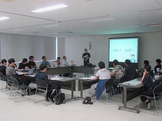 夢実現にむけた目標設定について学ぶ青年達（研修会）