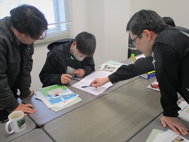 繁殖成績の見方を教わる受講生