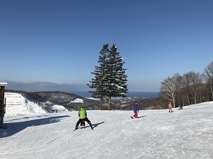 shokanbetsudake-skiing-fes (JPG 28.7KB)