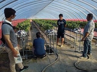 自作施設の工夫点を興味深く観察